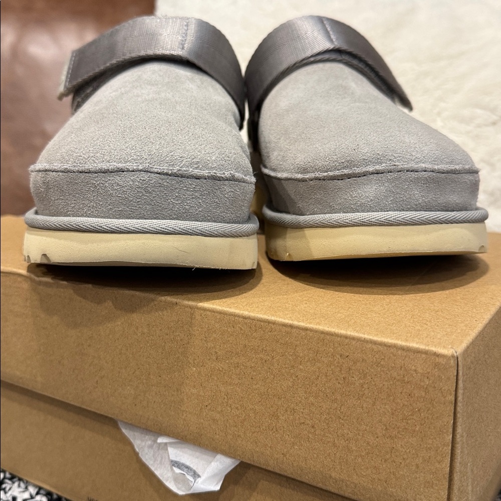 UGG Goldenstar Clog Women’s 7.5 Gray Suede Adjustable Strap New in Box - Picture 9 of 11